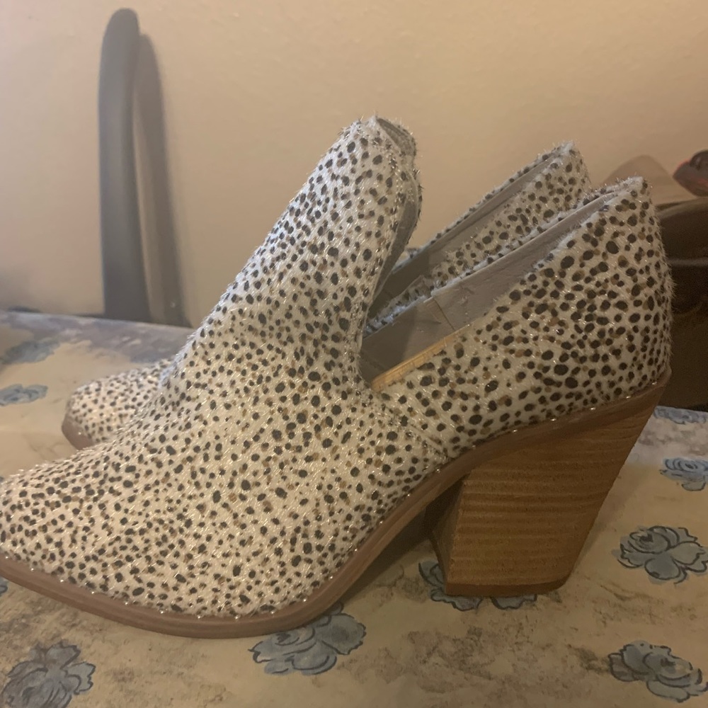 Very G heels- BRAND NEW